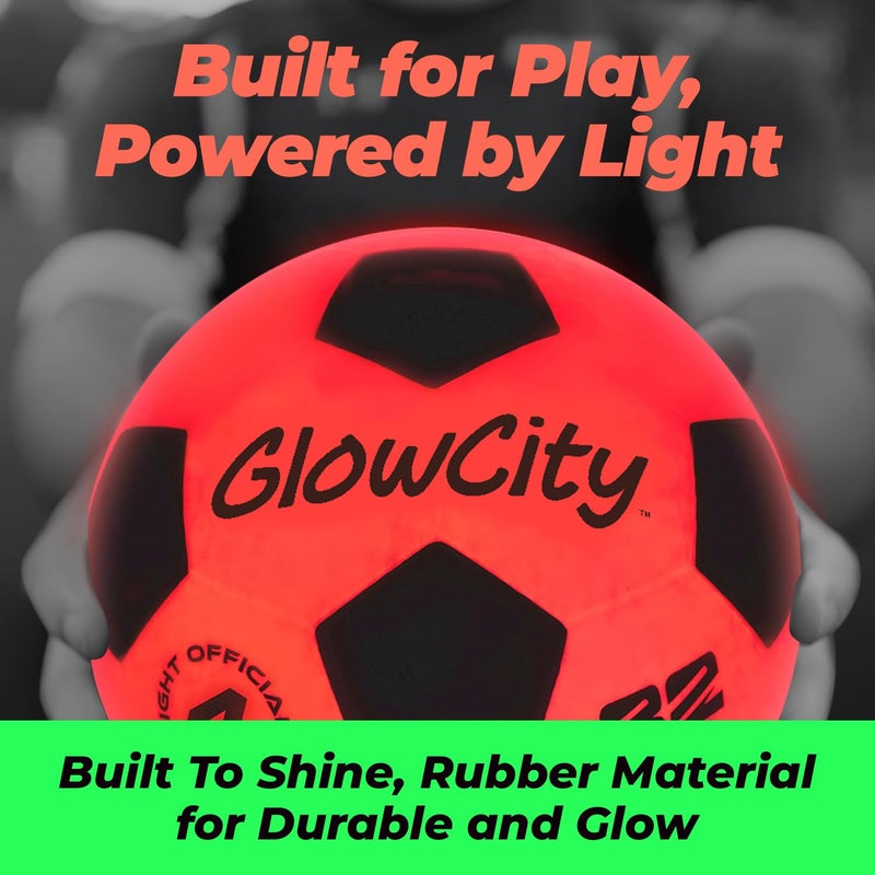 GlowCity كرة القدم المتوهجة من جلو سيتي، كرة تتلألأ في الظلام، حجم 4 كرة قدم LED المتوهجة، تعمل عند التأثير، متينة للعب في الهواء الطلق، هدية رائعة لأعياد الميلاد للأولاد والبنات والمراهقين من عمر 8-12+ - Image 5